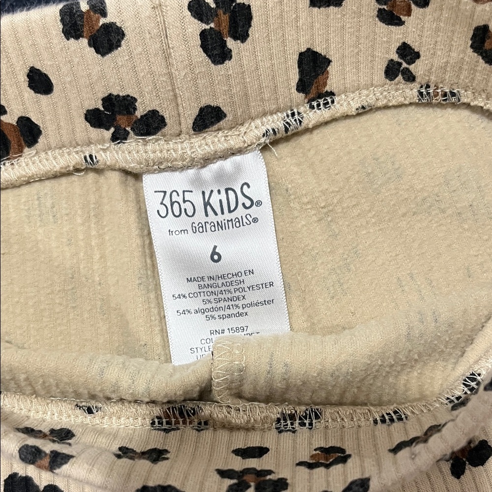 Adorable Hello Kitty Kids Set- Cream and Black - Picture 8 of 8